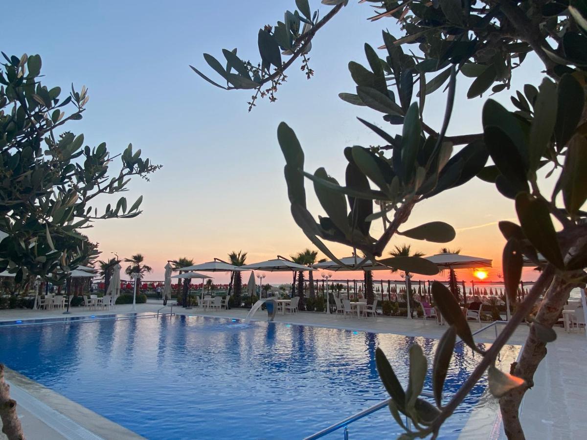 Royal Park Hotel Qerret Εξωτερικό φωτογραφία
