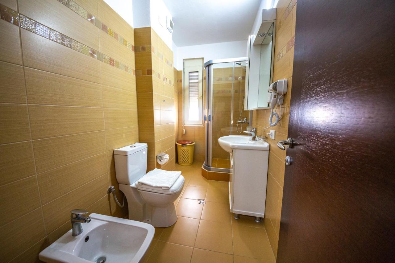 Royal Park Hotel Qerret Εξωτερικό φωτογραφία