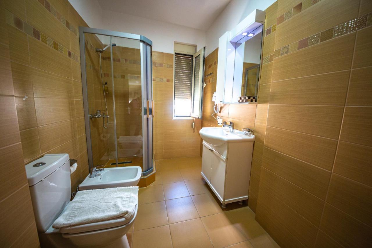 Royal Park Hotel Qerret Εξωτερικό φωτογραφία