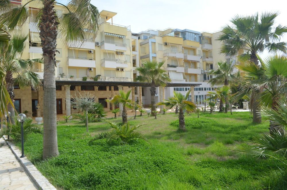 Royal Park Hotel Qerret Εξωτερικό φωτογραφία