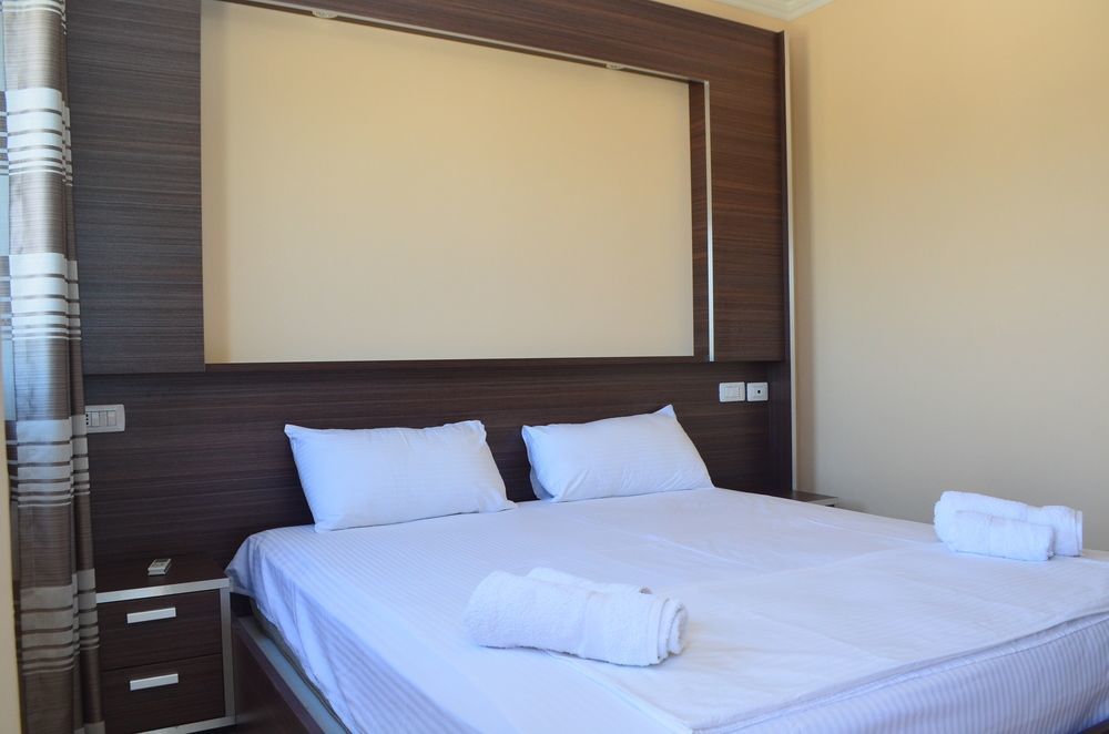 Royal Park Hotel Qerret Εξωτερικό φωτογραφία