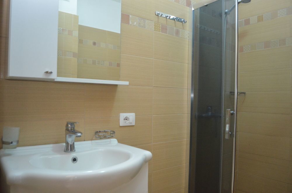 Royal Park Hotel Qerret Εξωτερικό φωτογραφία