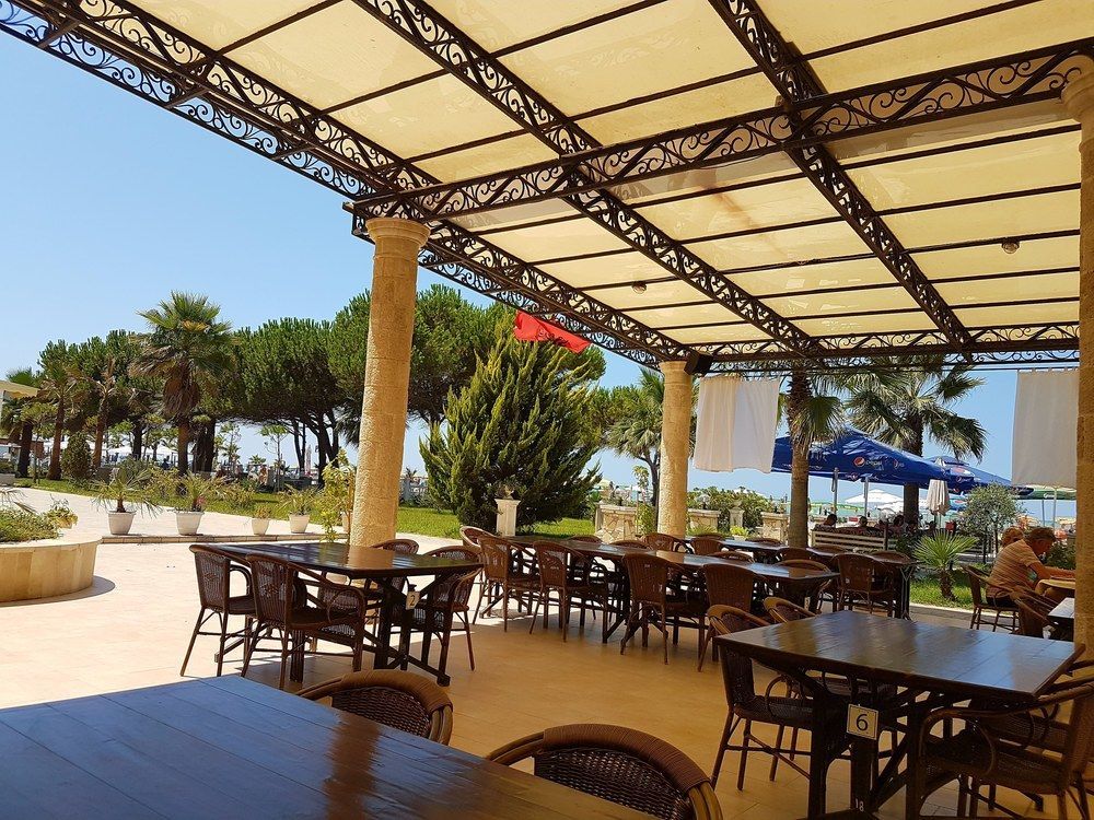 Royal Park Hotel Qerret Εξωτερικό φωτογραφία