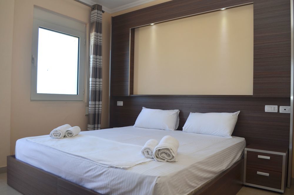 Royal Park Hotel Qerret Εξωτερικό φωτογραφία